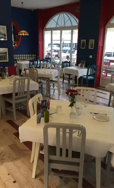 Rozafa SeaFood interior
